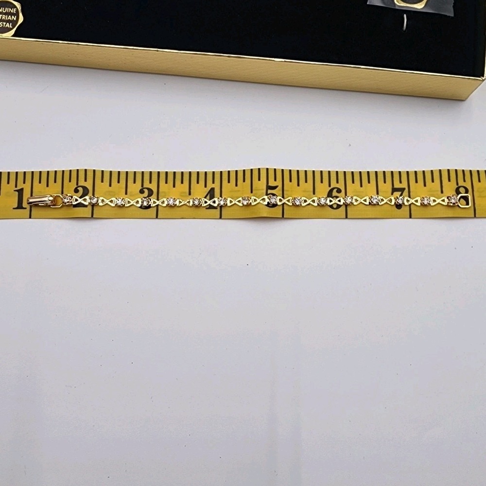 Vintage Infinity Link Tennis Bracelet Genuine Austrian Crystal Gold Tone Classy - Picture 7 of 10